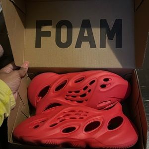 Yeezy Foam Runners (Red)